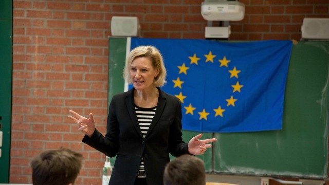 Europawahl im Landkreis München: Auch vor Schulklassen macht Angelika Niebler immer wieder Werbung für das europäische Projekt. Die vergangenen fünf Jahre seien zwar anstrengend gewesen, sagt sie, doch man habe auch einiges erreicht.