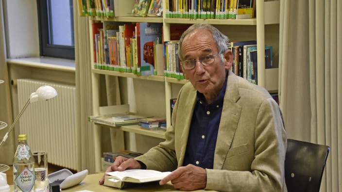 Lesung: Gröbenzells Kulturreferent Klaus Coy liest in der Bücherei aus Werken von Dichtern, die in der Nazidiktatur verboten waren.