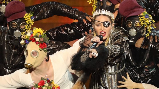 Popmusik: Aufwändige Inszenierung einer Kunstfigur: Madonnas Bühnenshow bei ihrem ESC-Auftritt in Tel Aviv.
