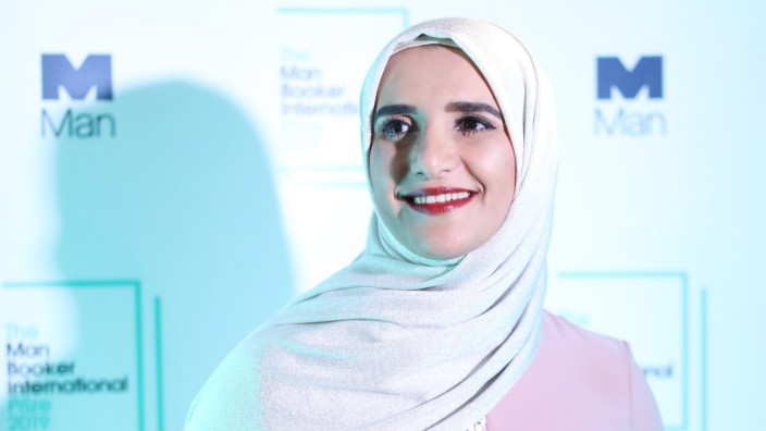 Man Booker International: Jokha Alharthi ist die erste omanische Autorin, die ins Englische übersetzt wird. Das Preisgeld des Man Booker geht zu gleichen Teilen an sie und ihre Übersetzerin Marilyn Booth.