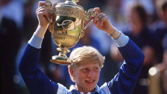 Boris Becker BR Deutschland Siegesjubel mit dem Pokal nach dem Wimbledon Finale 1985