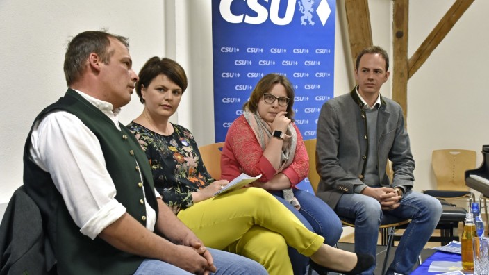 Olching: In der Sache meist einig: Georg Huber (von links), Katrin Staffler, Isabella Ritter und Thomas-Maier Eschenlohr sprechen über die Vor- und Nachteile der EU.