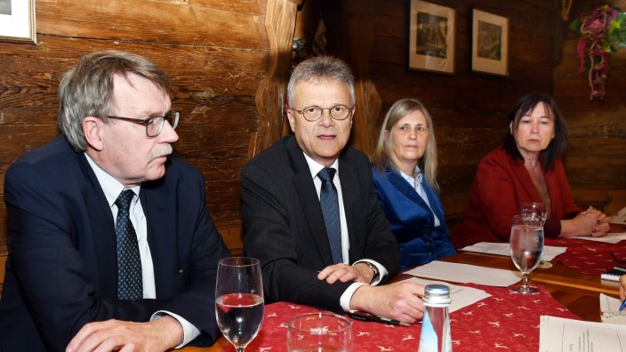 Landratswahl 2020: Georg Els, Landratskandidat Hans Schreiner, Ulla Diekmann und Helga Stieglmeier beim Pressegespräch im Weißbräu.