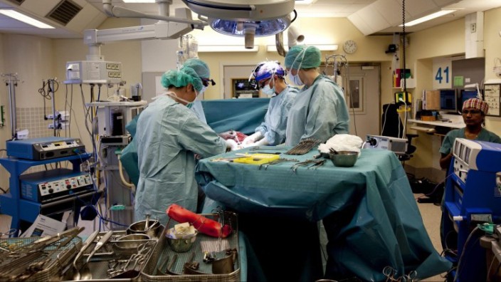 Uterus-Spende: Die weltweit erste Gebärmutter-Transplantation erfolgte in Göteborg. Mittlerweile sind mehr als zehn Kinder nach dem Eingriff zur Welt gekommen.
