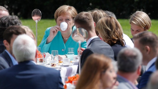 70 Jahre Grundgesetz: Auch Angela Merkel ist der Einladung des Bundespräsidenten gefolgt.