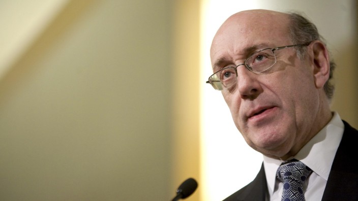 Kenneth Feinberg, special master of executive compensation in the Troubled Asset Relief Program at the Treasury, speaks in Washington