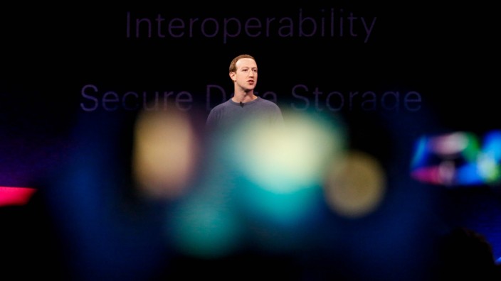 Soziale Medien: Mark Zuckerberg sieht sich wachsender Kritik ausgesetzt. Sogar Chris Hughes, ein Mitbegründer von Facebook, wendet sich gegen ihn.