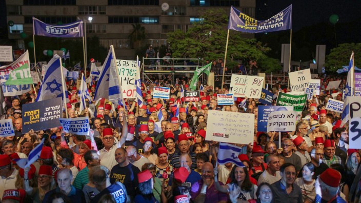 Tausende demonstrieren in Tel Aviv gegen Netanjahu