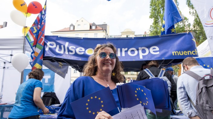 Feiern am Wahltag: Europafahnen sind auf dem Streetlife beinahe überall zu sehen.