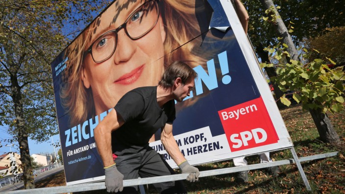 Landtagswahl Bayern - Wahlplakate werden abmontiert