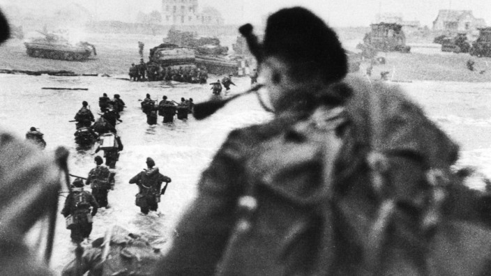 D-Day - Britische Soldaten landen am 6. April 1944 in der Normandie