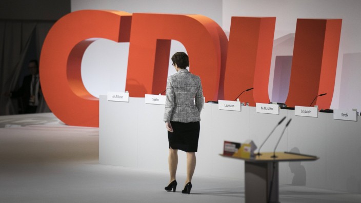 Annegret Kramp Karrenbauer CDU Generalsekretaerin und Kandidatin fuer den CDU Parteivorsitz aufge