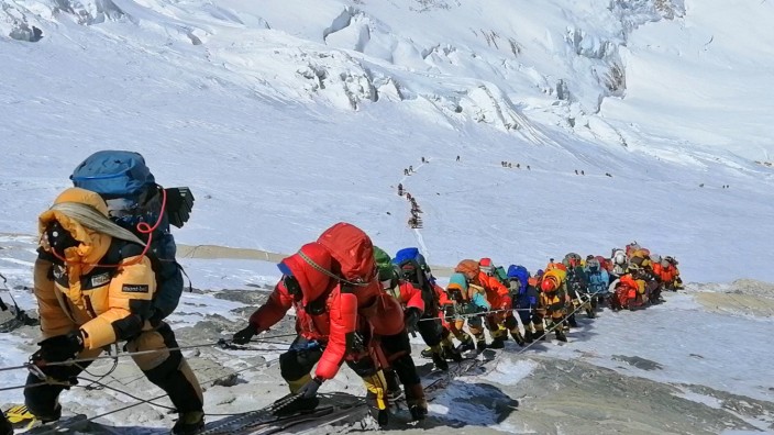 Mount Everest: 22. Mai 2019: Schlange stehen für den Gipfel des Mount Everest.
