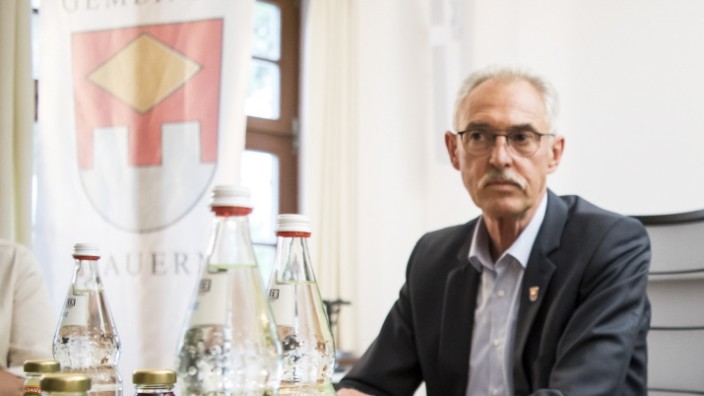 Ehrenamtliche Bürgermeister: Mauerns Bürgermeister Georg Krojer wird, sollte er im März wiedergewählt werden, hauptamtlicher Bürgermeister. Vier andere werden es weiter ehrenamtlich machen.
