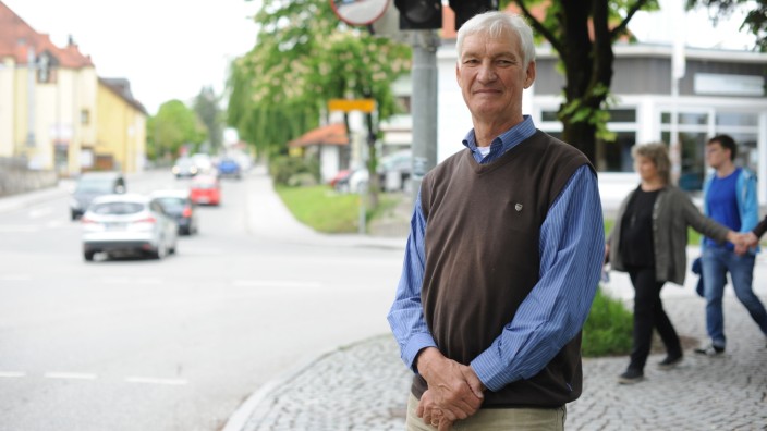 Radfahr-Unfälle: Ulrich Willburger in Murnau: Vor fast 25 Jahren verunglückte hier seine Tochter Beatrix.