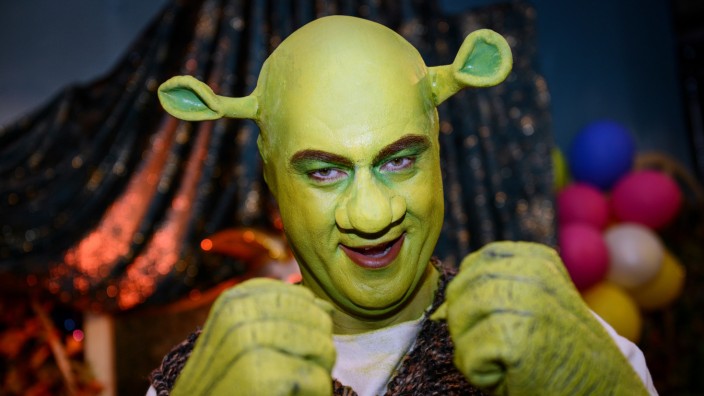 Oh, Shrek!: Nein, das ist kein Halloween-Kostüm. Markus Söder verkleidete sich bei der Fastnacht in Franken 2014 als Shrek.