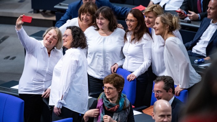 Feierstunde zu 100 Jahre Frauenwahlrecht im Bundestag