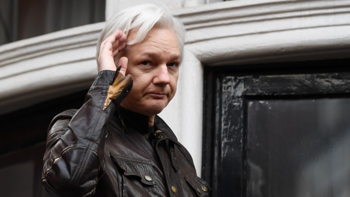 Schweden: Julian Assange bleibt vorerst in Großbritannien in Haft.