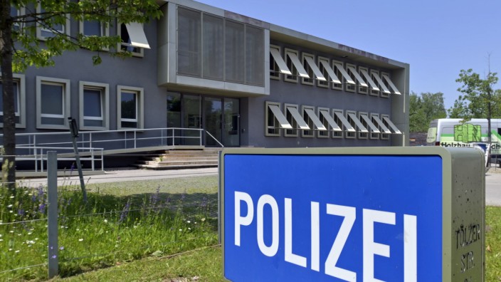 Unter Verdacht: Ziel interner Ermittlungen: die Polizeiinspektion in Grünwald, die von Beamten des LKA durchsucht wurde.