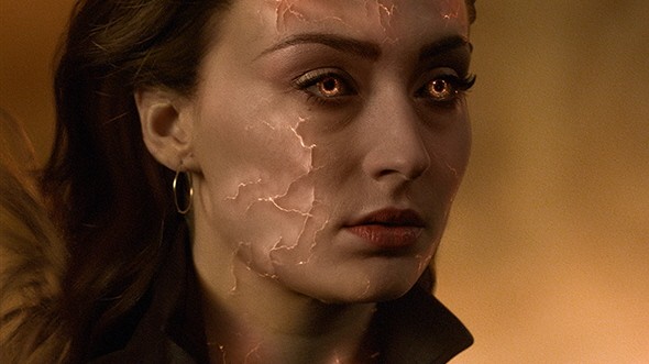 "X-Men: Dark Phoenix" im Kinol: Jean (Sophie Turner) hat aus Versehen eine Wolke Energie aufgesaugt.