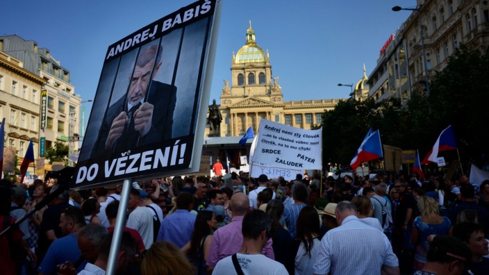 Demonstration gegen tschechischen Regierungschef in Prag