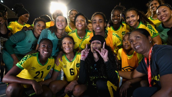 Jamaika: Cedella Marley (unten, Mitte) und die Raggae Girlz.
