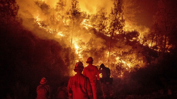 USA: Feuerwehrleute kämpfen Anfang August 2018 gegen das "Ranch Fire".