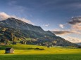 Berglandschaft mit Berg Grünten im Herbst Allgäuer Alpen Oberallgäu Bayern Deutschland Europa
