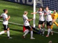 Fußball-WM der Frauen 2019 - Deutsche Spielerinnen bejubeln das 1:0 gegen Spanien