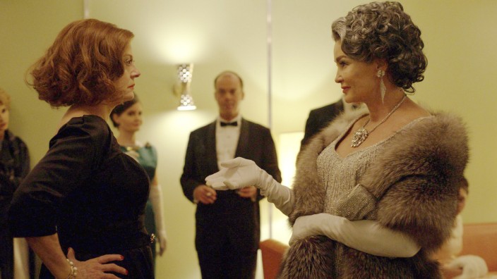 Hollywood-Parodie: In "Feud" spielen Susan Sarandon (links) und Jessica Lange zwei Schauspielerinnen, die sich nicht ausstehen können, die einen Film drehen über zwei Schauspielerinnen, die sich nicht ausstehen können.