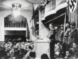 Adolf Hitler spricht im Bürgerbräukeller, 1939