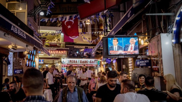 Istanbul's Mayoral Candidates Debate Ahead of New Election