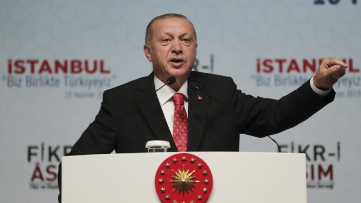 Bürgermeisterwahl in Istanbul: "Stand zuvor noch Präsident Erdoğan im Mittelpunkt der Wahlkampagne, hielt er sich jetzt extrem zurück", sagt Ludwig Schulz über die Taktik der AKP.