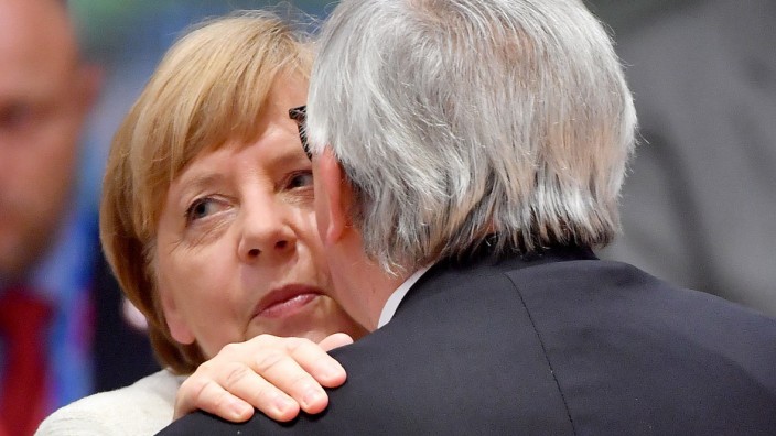 EU-Gipfel in Brüssel: Kanzlerin Angela Merkel und der scheidende EU-Kommissionspräsident Jean-Claude Juncker beim EU-Gipfel in Brüssel.