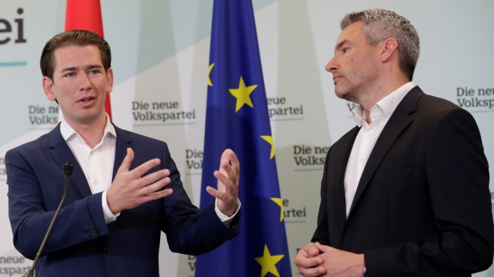 Former Austrian Chancellor Kurz and OeVP Secretary General Nehammer address the media in Vienna