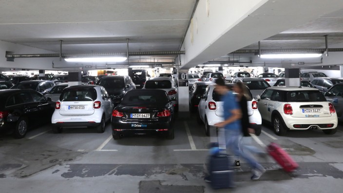 Neue Angebote in München: Ein Teil eines Untergeschosses im Parkhaus P20 am Münchner Flughafen ist Carsharing-Autos vorbehalten.