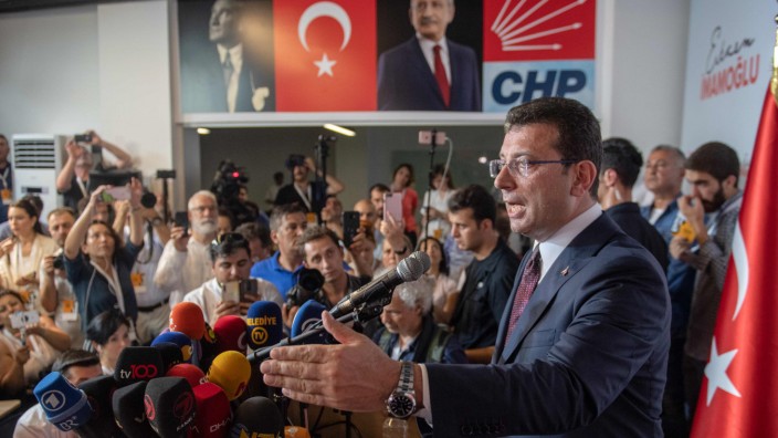 Istanbul: Ekrem İmamoğlu: Der Oppositionskandidat hat nach Auszählung fast aller Stimmen die Bürgermeisterwahl in Istanbul gewonnen.