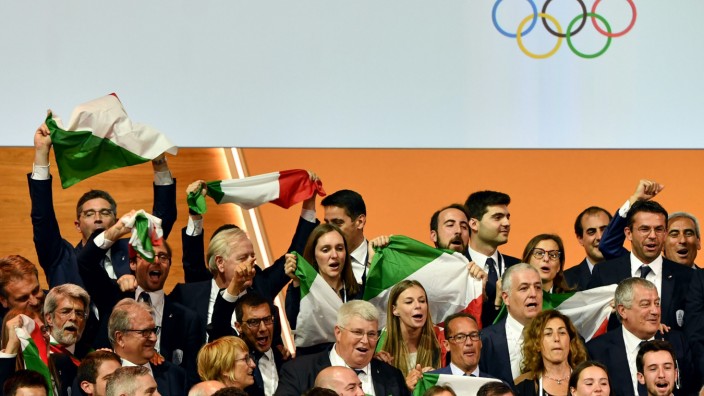 Olympia 2026: Die italienische Delegation jubelt über den Zuschlag.