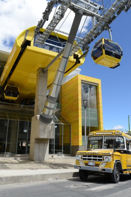 Planungen für Seilbahn: In La Paz, Bolivien, überwinden Seilbahnen der Firma Doppelmayr aus Innsbruck Täler und Höhen. Die Línea Amarilla, die gelbe Linie, ist 3,74 Kilometer lang und kann 3000 Personen pro Stunde und Richtung transportieren.