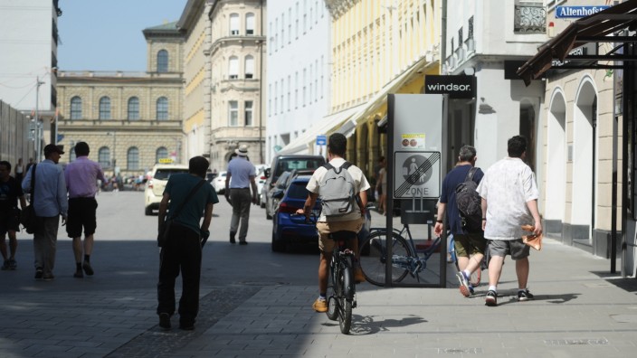 Verkehrspolitik: In der Dienerstraße sollen Radfahrer und Fußgänger künftig mehr Platz bekommen, die Autos müssen weichen.
