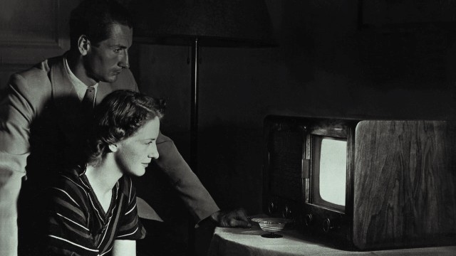 Wirtschaft: Der Anfang: In den Dreißigerjahren war das Loewe-Fernsehgerät eine Sensation.