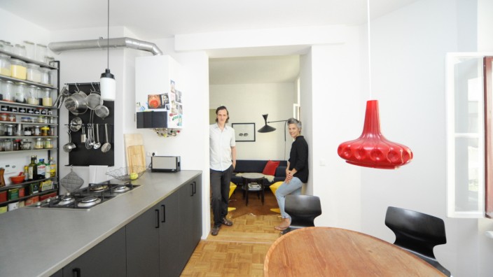 Offene Türen: Architekoturen: Die neu umgebaute Wohnung der Architekten Rolf Berninger und Susanne Weiland zeigt, dass man auch auf 57 Quadratmetern gut wohnen kann.