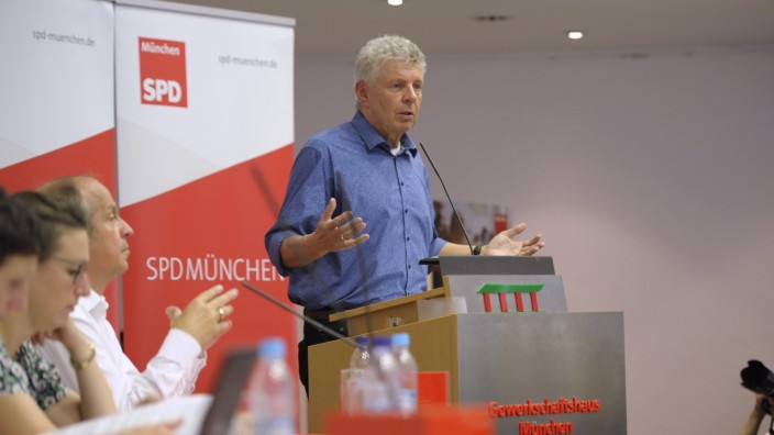 Stadtpolitik: Oberbürgermeister Dieter Reiter spricht seiner SPD Mut zu.