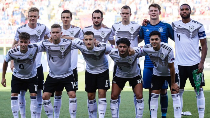 U21-Kader bei der EM: Die U21-Nationalmannschaft vor dem Spiel gegen Rumänien.