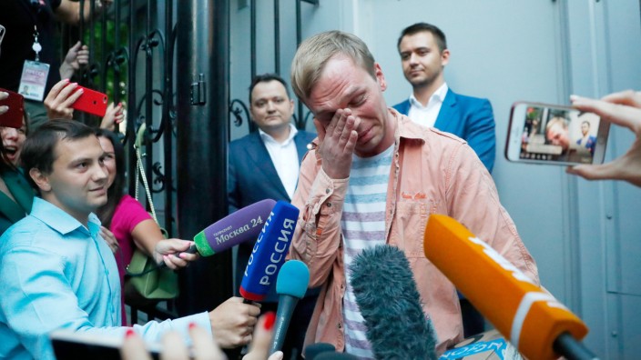 Russischer Enthüllungsjournalist kommt auf freien Fuß