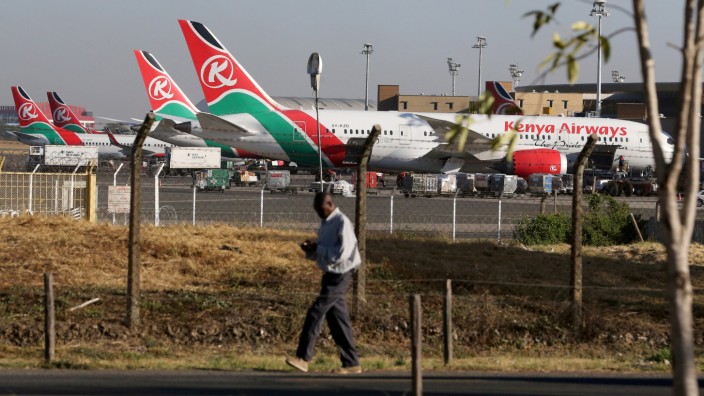 Flugzeuge von Kenya Airways auf dem Flughafen in Nairobi
