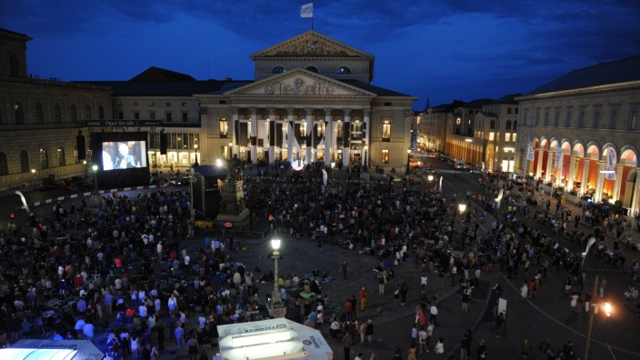 Open-Air: Bei der "Oper für alle" wird jedes Stück live von der Opernbühne auf den Platz vor dem Nationaltheater übertragen.