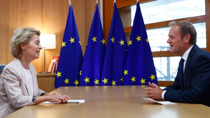 Europa: Ursula von der Leyen (hier mit Ratspräsident Donald Tusk) wurde weniger für das gewählt, was sie ist, als für das, was sie nicht ist.