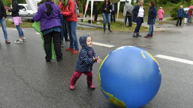 Neuried/Planegg: Die Sorge um den Wald hat hunderte Demonstranten am Sonntag auf die Straße gebracht.