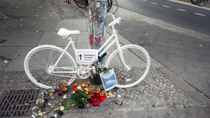 Berlin Pankow OT Prenzlauer Berg Kastanienallee Geisterrad Geisterfahrrad White Bicycle Berlin *